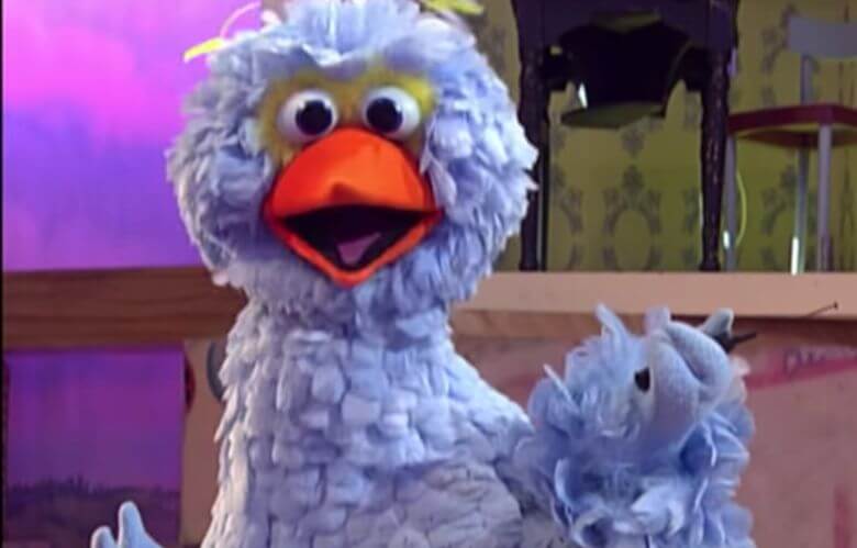 Deze Vrouw Speelt Al 27 Jaar Lang De Blauwe Vogel Pino In Sesamstraat