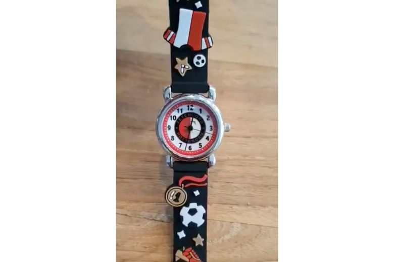 Feyenoordhorloge van Kruidvat blijkt onhandig productiefoutje te bevatten