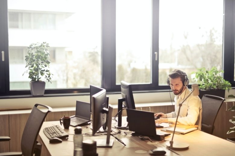 'Meer uren werken moet personeelstekort tegengaan'