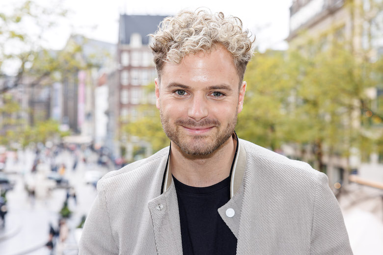 Jim Bakkum herenigt met Idolsjurylid Henkjan Smits